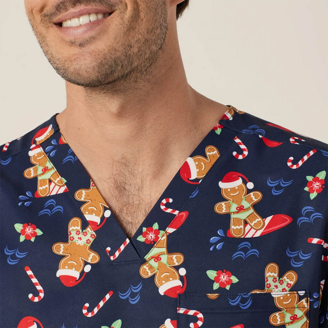 NNT CATUXV XMAS Gingerbread Surfer Print Scrub Top Midnight close up on neckline